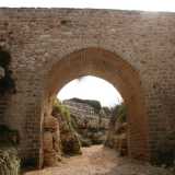 Mentre dall�arco del ponte romano parte un sinuoso sentiero sabbioso e terroso che imbocchiamo
